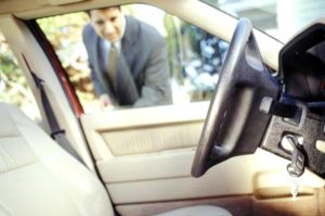 Как открыть авто без ключа?